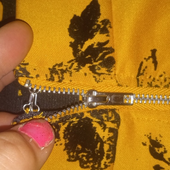 Woman's skirt - Picture 4 of 4